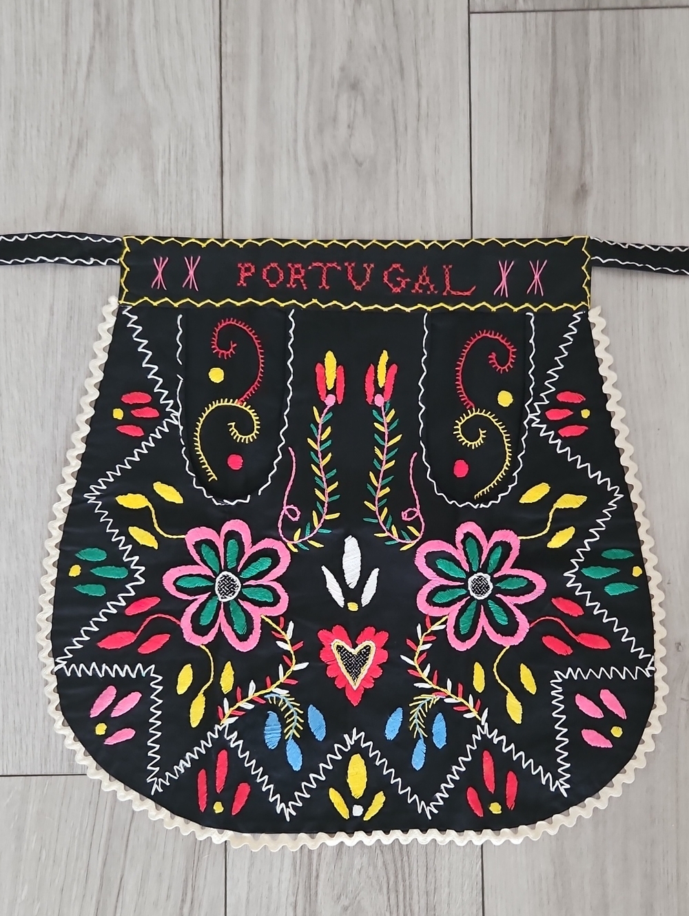 Portugal Embroidered Apron Pocket Colorful Floral Stitch Portuguese